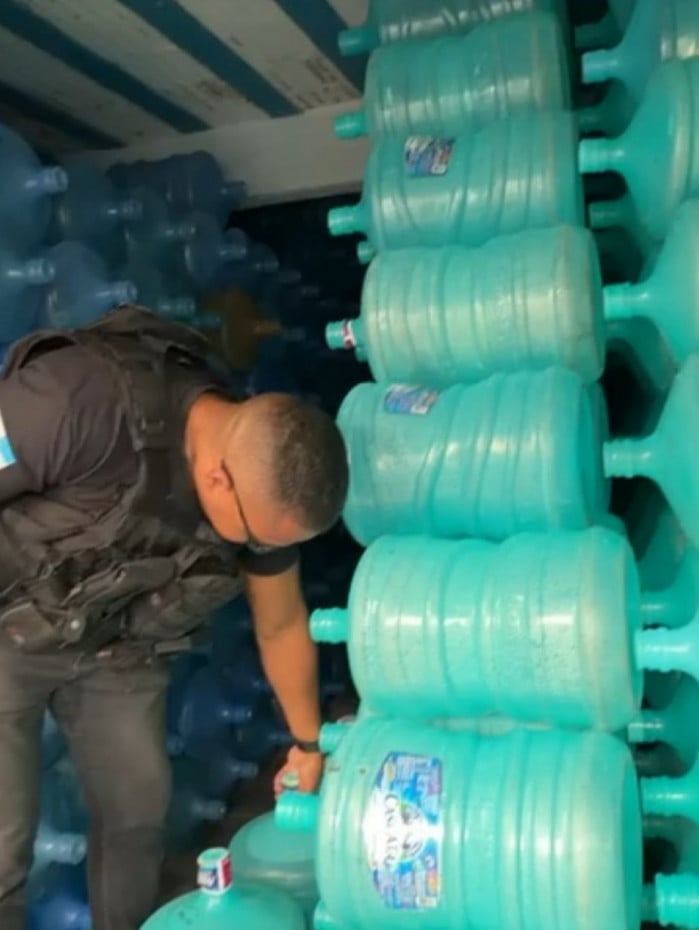 Policiais civis cumprem mandados em casas e com&eacute;rcios de Nova Igua&ccedil;u