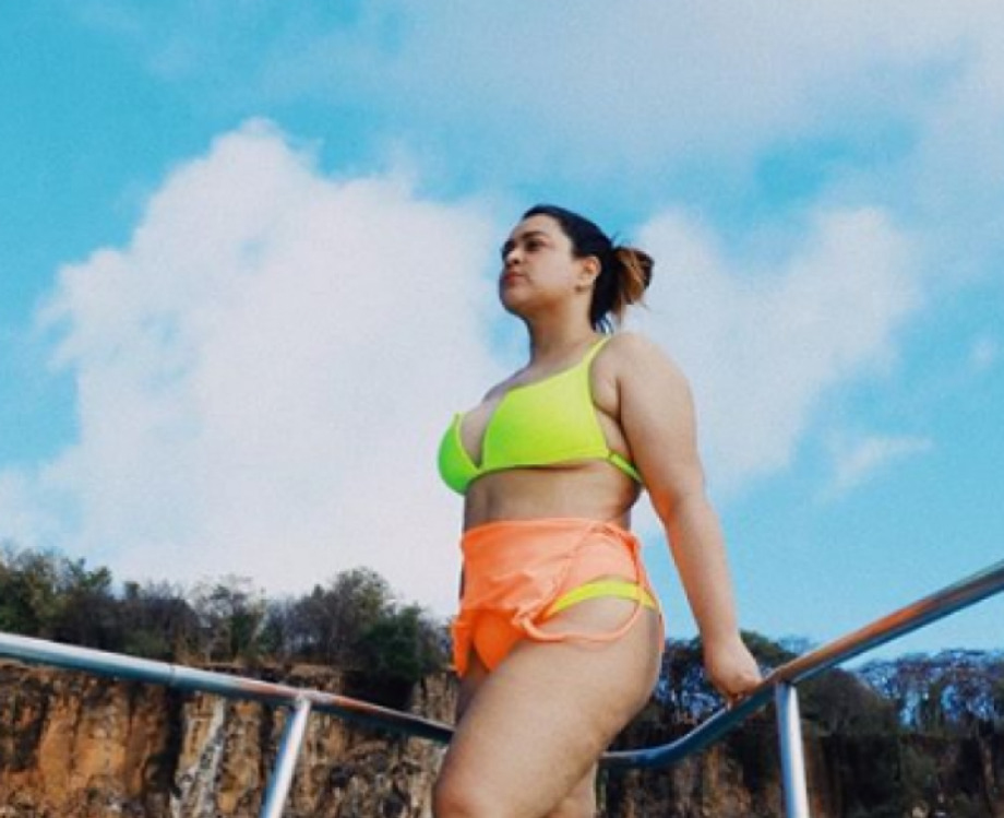 Preta Gil est&aacute; curtindo f&eacute;rias em Noronha