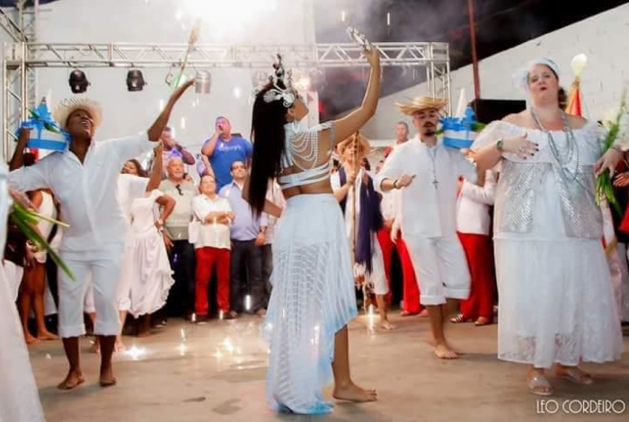 Renascer de Jacarepaguá faz cortejo em homenagem à Iemanjá na praia de Copacabana