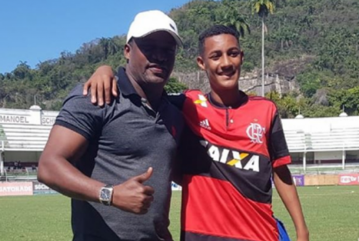 Quem é o filho do Beto que joga no Flamengo?