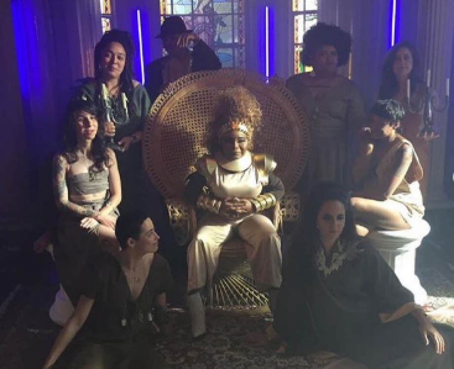 A rea&ccedil;&atilde;o de Elza Soares