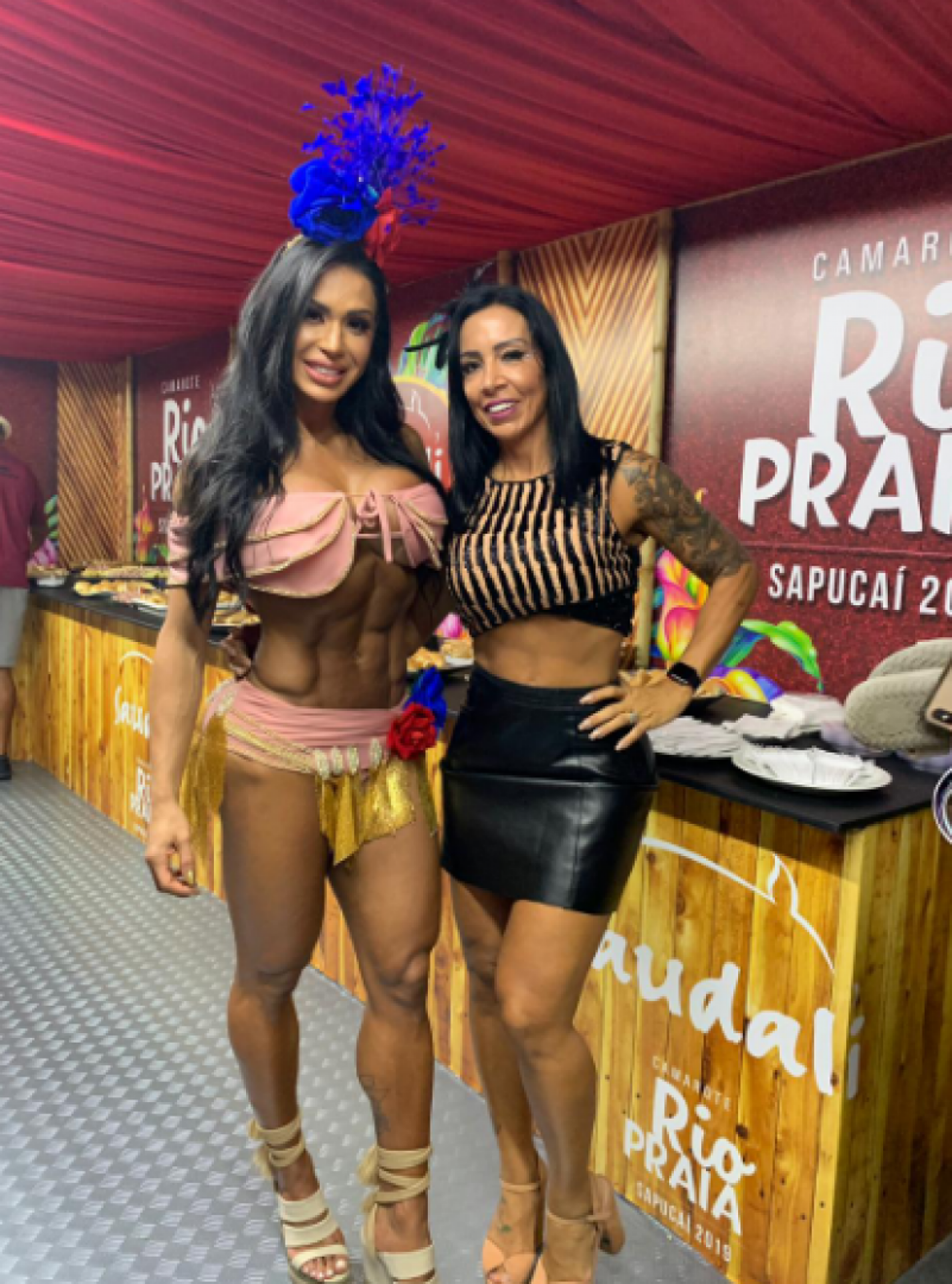 Marta Bandeira tem 50 anos e é conhecida por sua semelhança com a musa fitness Gracyanne Barbosa 