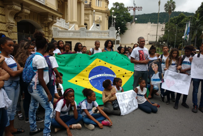 Manifestação foi feita em frente ao Palácio Guanabara