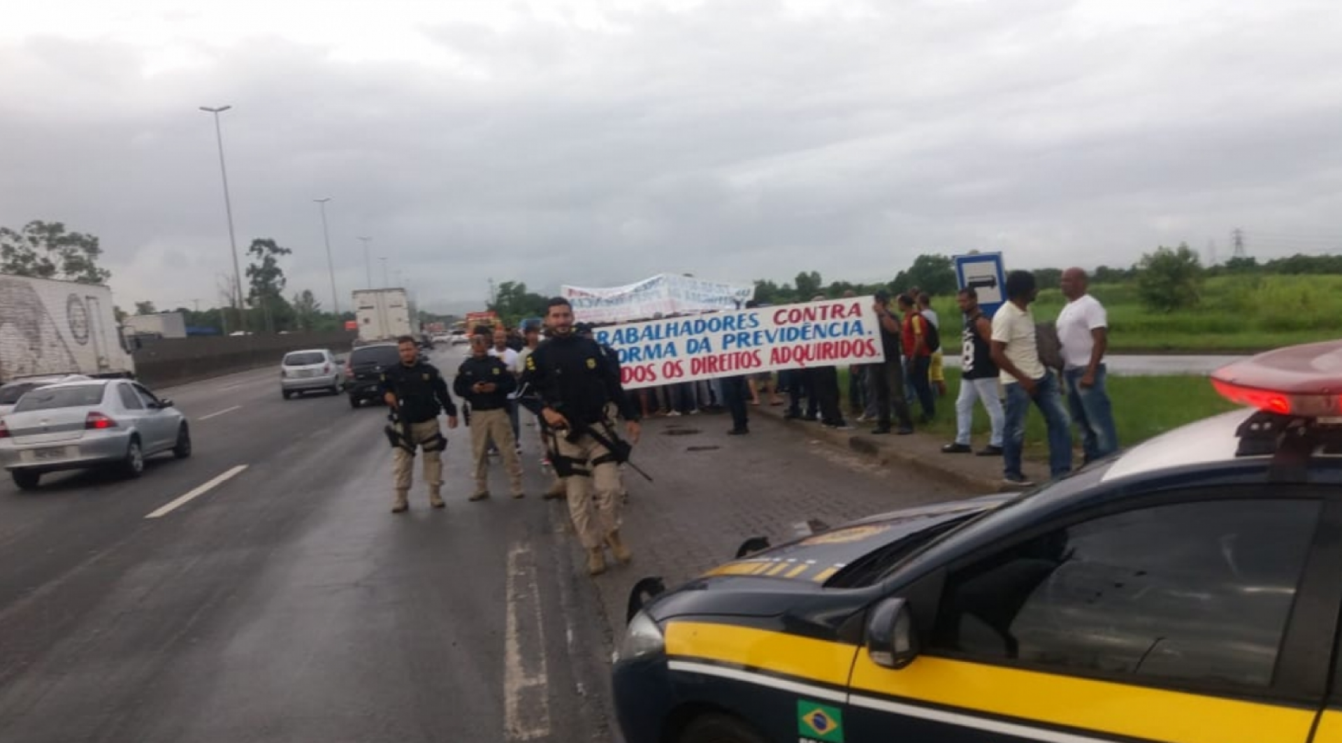 Manifestantes protestam contra a Reforma da Previdência na Washington Luís