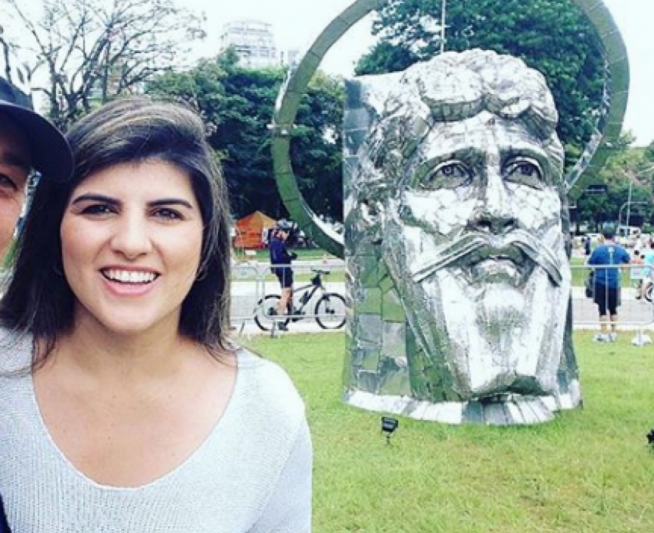 Rede Globo nega demissão de apresentadora por estar acima do peso.