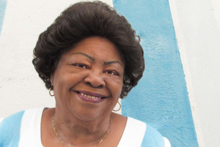 Tia Surica volta ao palco do Teatro Rival Petrobras