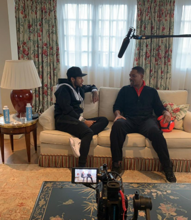 Neymar recebe visita surpresa de Will Smith 