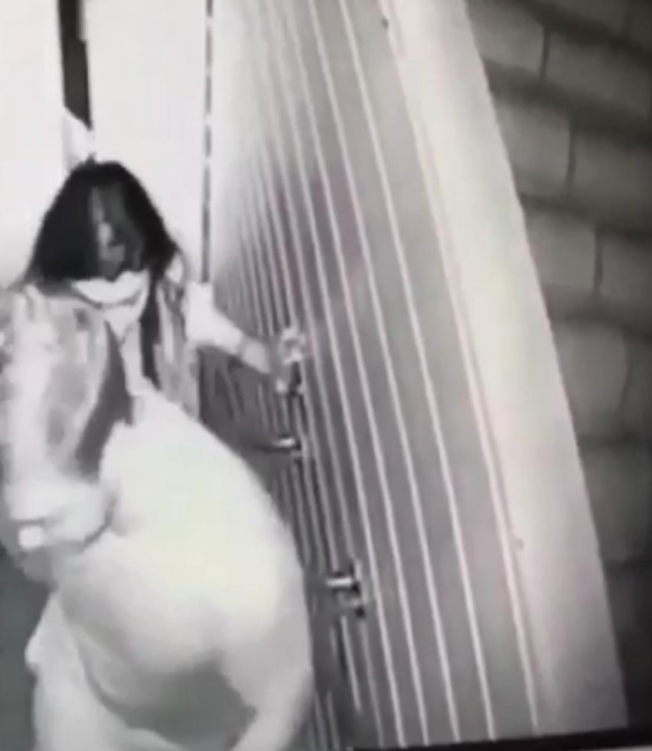 Mariana Ferrer sendo levada pela m&atilde;o por Andr&eacute; de Camargo Aranha no dia do crime - Reprodu&ccedil;&atilde;o