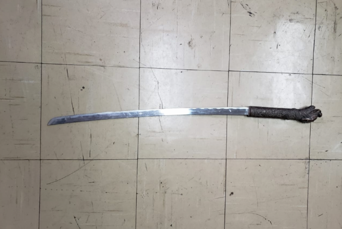 A polícia está investigando se a espada samurai era usada para decapitar e arrancar o coração dos desafetos do bando 