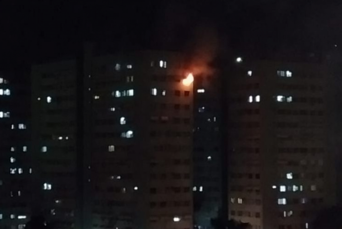Um incêndio no 13º andar no bloco 2 do condomínio Formosão, em Campos, matou uma idosa de 75 e causou pânico entre os moradores, na noite de sábado 
