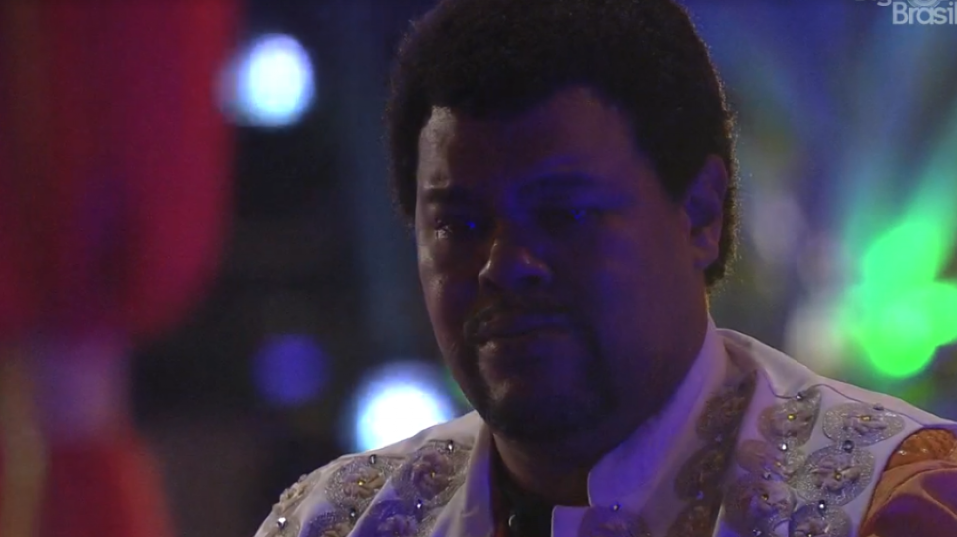 Babu Santana chora durante festa do 'BBB'