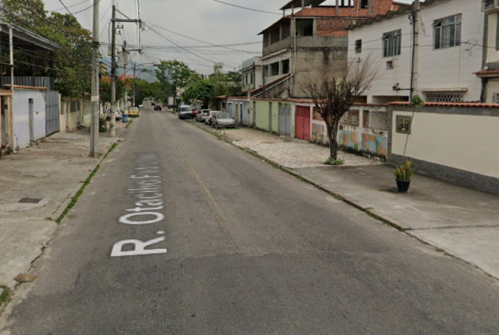 Carro é fuzilado na rua Rua Otacílio Pedro Vasco, em Parque Anchieta
