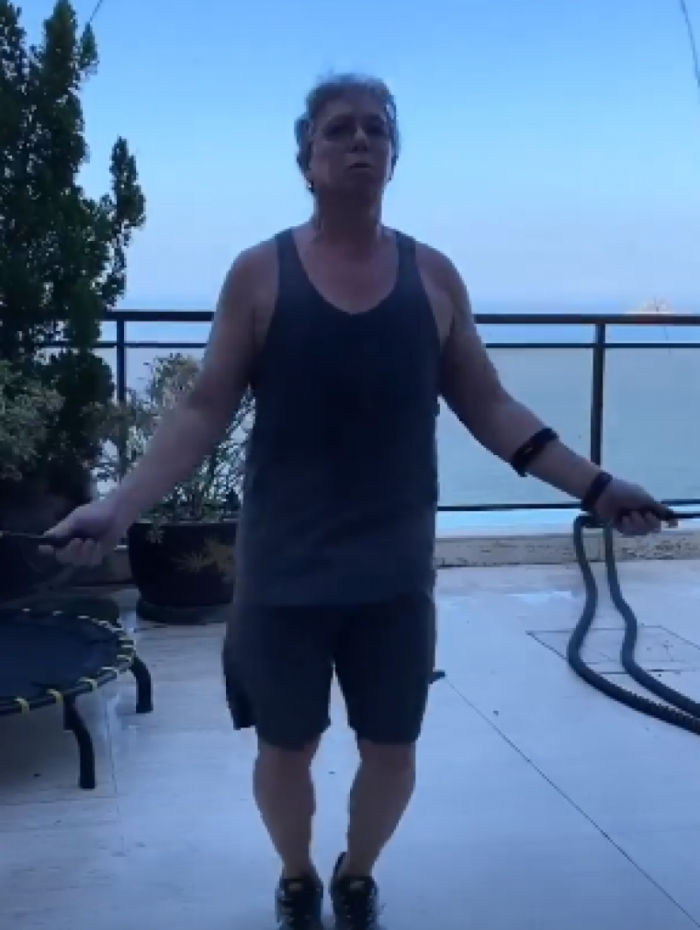 Boninho treina em casa