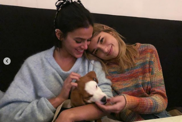 Bruna Marquezine e Sasha com nova cachorrinha