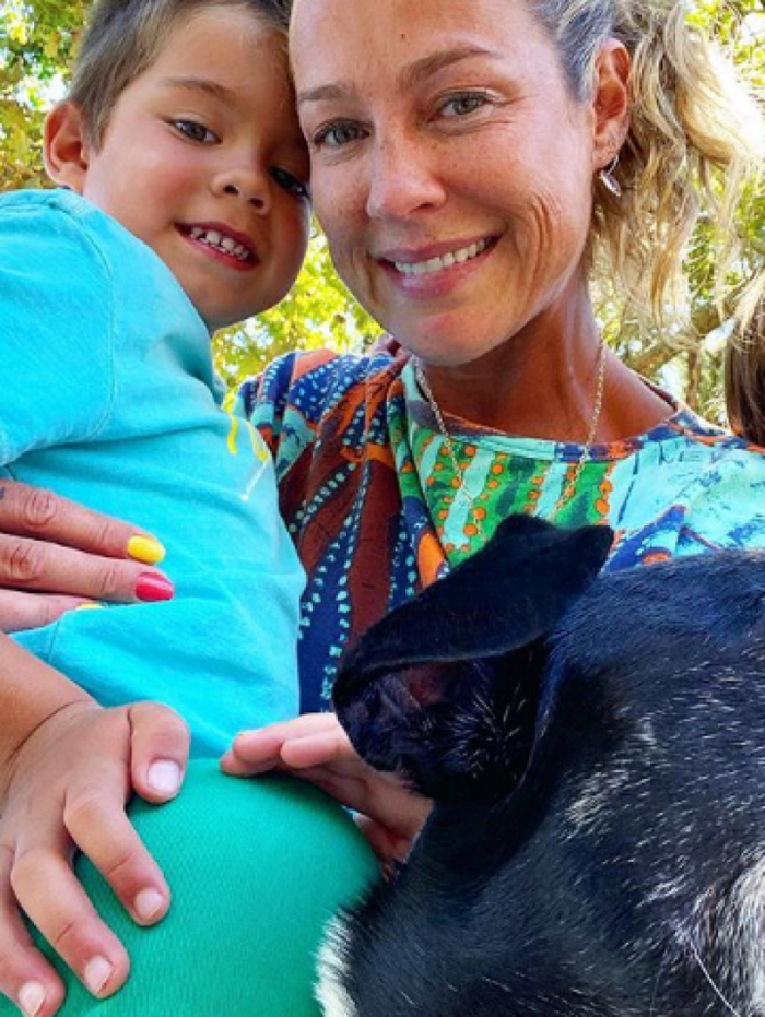 Luana Piovani posa com os filhos