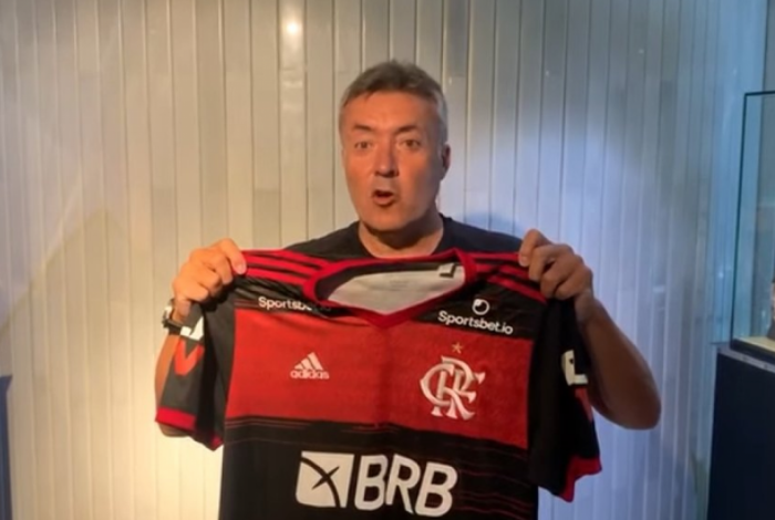 Recém-contratado, Domènec estuda elenco e pede duas contratações à diretoria