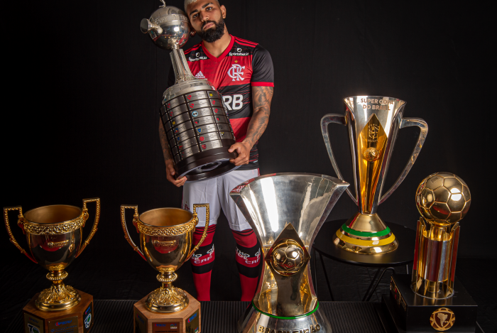 Ensaio com troféu - 07/08/2020
Gabigol e as conquistas do Flamengo