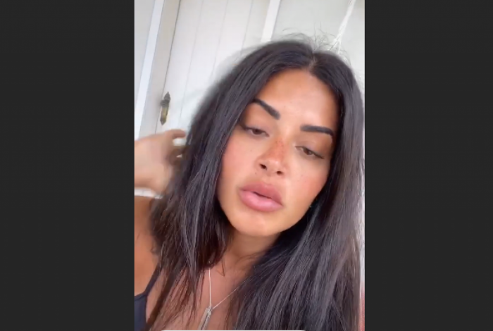 Aline Riscado aparece sem maquiagem nas redes sociais