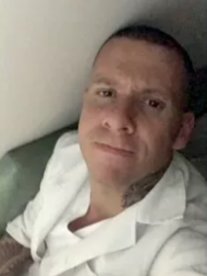 Enfermeiro &eacute; baleado na cabe&ccedil;a em assalto a &ocirc;nibus