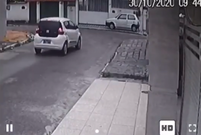 Imagem mostra o carro de possíveis assassinos de Renata Castro em Magé