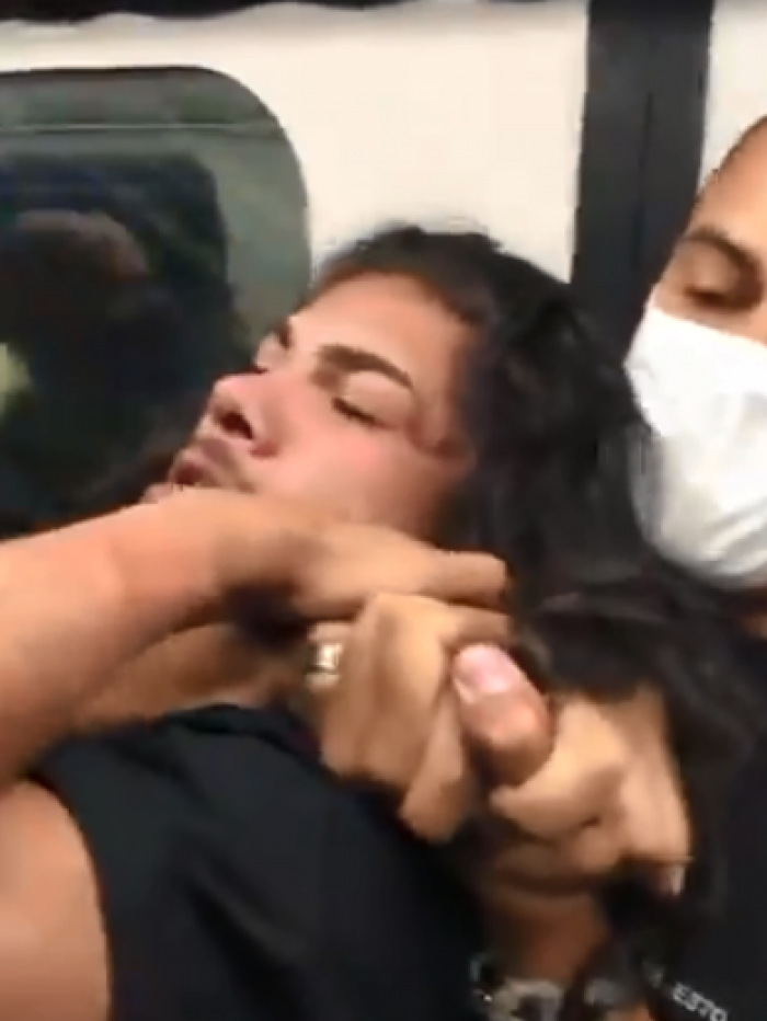 Ação truculenta foi filmada por passageiros - Reprodução