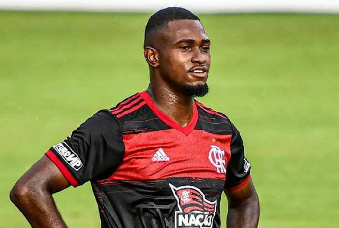 Zagueiro OtÃ¡vio Ã© 'rebaixado' para equipe sub-18 do