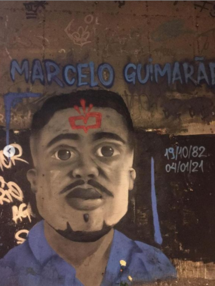 Filha de homem morto próximo à Cidade de Deus mostra grafite em homenagem ao pai