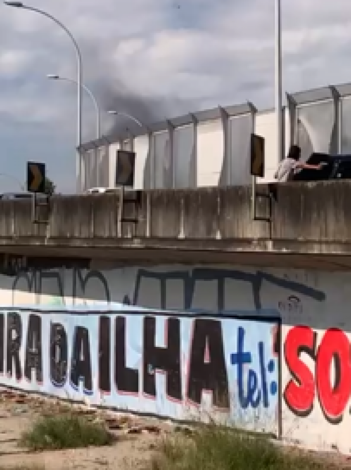 Fam&iacute;lia &eacute; assaltada na Linha Vermelha