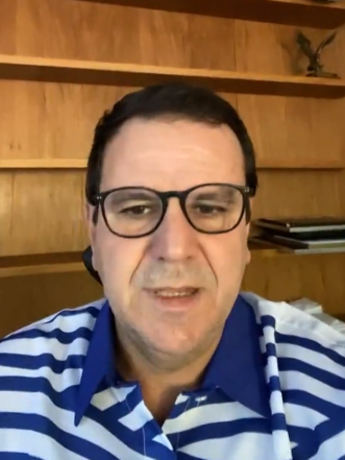Prefeito Eduardo Paes em live neste sábado - Reprodução / Redes Sociais