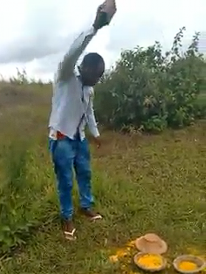 Pastor quebra peças religiosas ligadas à religião de matriz africana - WhatsApp do DIA (98762-8248)