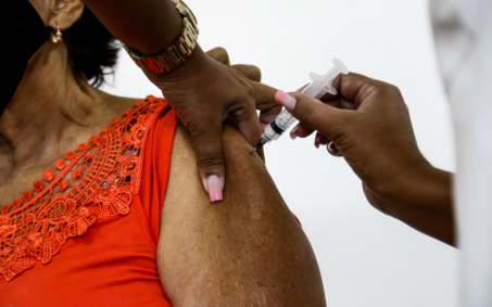 Nova fase de vacinação contemplará idosos de 76 anos na próxima terça-feira (09/03)